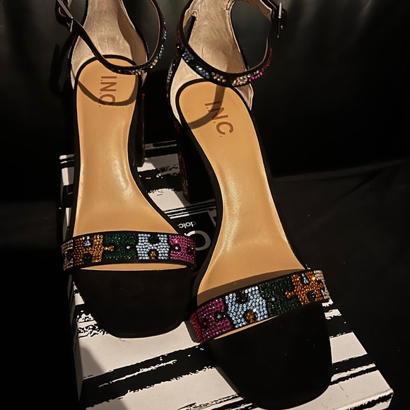 Heels - Picture 2 of 6